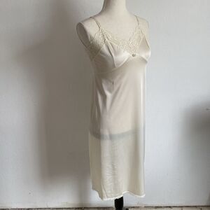 Vintage 1960s Cotillion Slip Ivory Nylon w Lace Trim Adjustable Straps Size 34